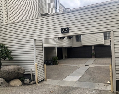 762 W Naomi Avenue - Photo Thumbnail 2