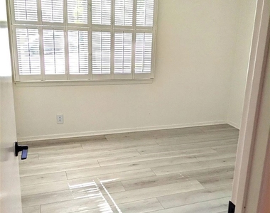 1670 N Sandalwood Drive N - Photo Thumbnail 21