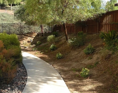 2471 Menlo - Photo Thumbnail 5
