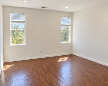 29 S Allen Avenue - Photo Thumbnail 4