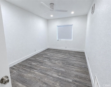 1152 E 77th - Photo Thumbnail 12