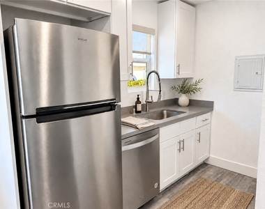 1152 E 77th - Photo Thumbnail 7