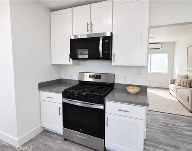 1152 E 77th - Photo Thumbnail 9