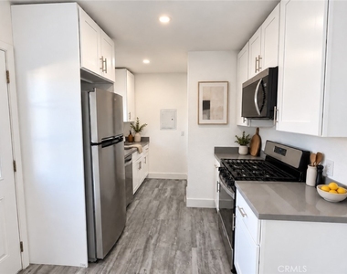 1152 E 77th - Photo Thumbnail 5