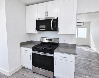 1152 E 77th - Photo Thumbnail 10