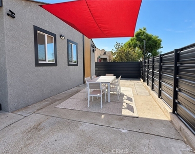 1152 E 77th - Photo Thumbnail 17