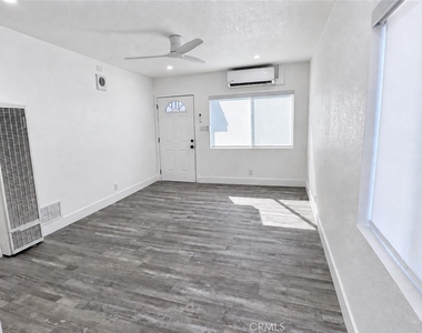 1152 E 77th - Photo Thumbnail 2