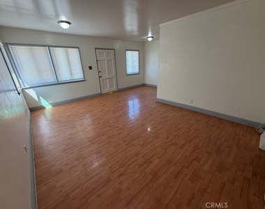 526 Dewey - Photo Thumbnail 3