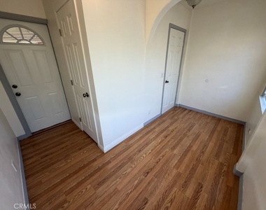 526 Dewey - Photo Thumbnail 8