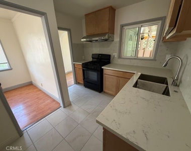 526 Dewey - Photo Thumbnail 6