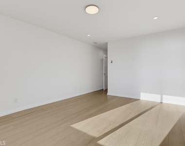 3200 La Rotonda Drive - Photo Thumbnail 25
