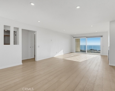 3200 La Rotonda Drive - Photo Thumbnail 4