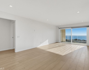 3200 La Rotonda Drive - Photo Thumbnail 6