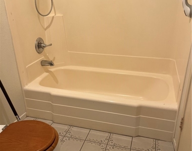 42 Candlewood - Photo Thumbnail 7