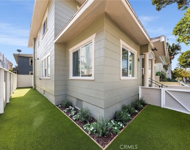 1902 E 2nd - Photo Thumbnail 2