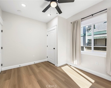 1902 E 2nd - Photo Thumbnail 8