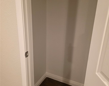8808 Randolph St - Photo Thumbnail 9