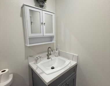 608 S Acacia - Photo Thumbnail 11