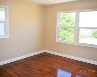 203 Bayview - Photo Thumbnail 9