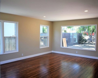 203 Bayview - Photo Thumbnail 2
