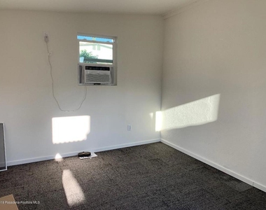 10526 Langmuir Avenue - Photo Thumbnail 6