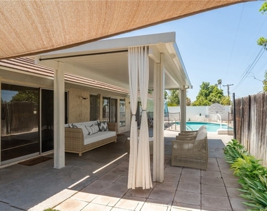 1201 Lyndhurst - Photo Thumbnail 10