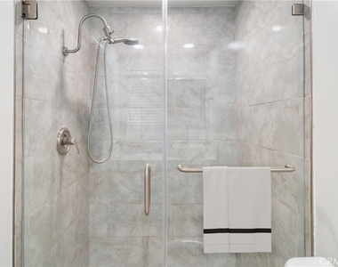 1201 Lyndhurst - Photo Thumbnail 2