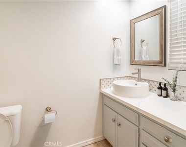 1201 Lyndhurst - Photo Thumbnail 14