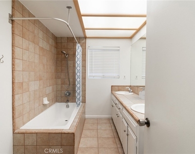 1201 Lyndhurst - Photo Thumbnail 16