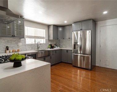 1201 Lyndhurst - Photo Thumbnail 7