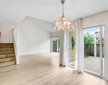 730 Lander Circle - Photo Thumbnail 4