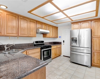 730 Lander Circle - Photo Thumbnail 6