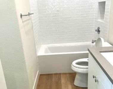 192 Shorebreaker Drive - Photo Thumbnail 8