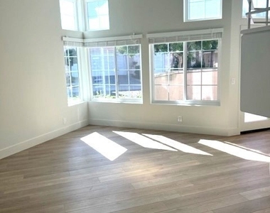 192 Shorebreaker Drive - Photo Thumbnail 1