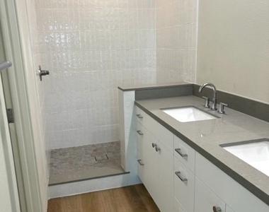 192 Shorebreaker Drive - Photo Thumbnail 11