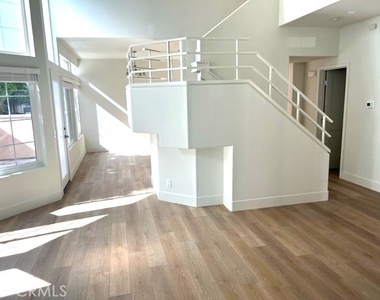 192 Shorebreaker Drive - Photo Thumbnail 2