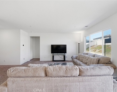 27786 Bay Avenue - Photo Thumbnail 5