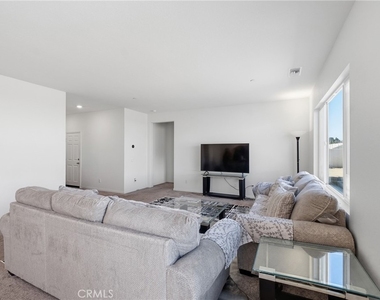27786 Bay Avenue - Photo Thumbnail 4