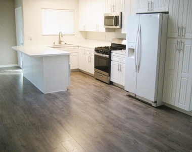 1259 Siggson Ave - Photo Thumbnail 2