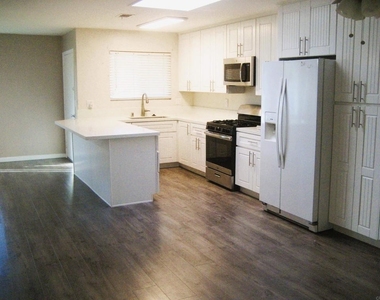 1259 Siggson Ave - Photo Thumbnail 3