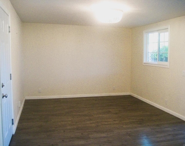 1259 Siggson Ave - Photo Thumbnail 7