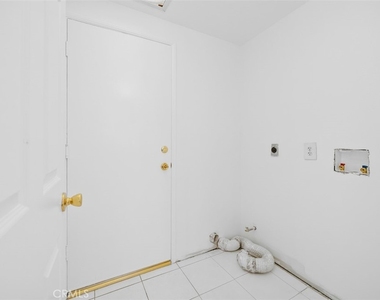 19 Stream Street - Photo Thumbnail 11