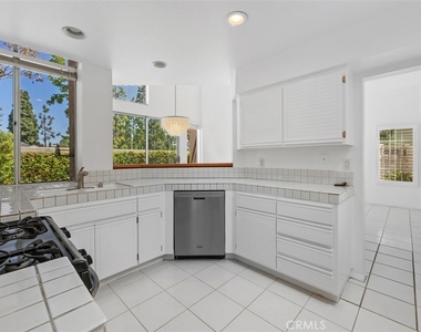 19 Stream Street - Photo Thumbnail 8