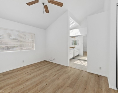 19 Stream Street - Photo Thumbnail 15