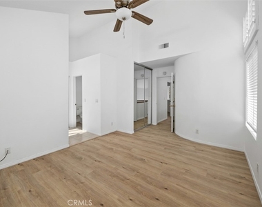 19 Stream Street - Photo Thumbnail 14
