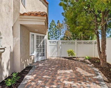 19 Stream Street - Photo Thumbnail 1