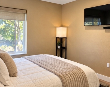 3061 Bradley - Photo Thumbnail 12