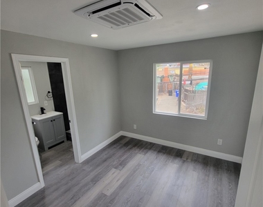 12423 Ridgewood Drive - Photo Thumbnail 4