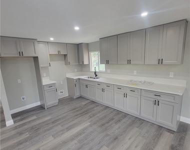 12423 Ridgewood Drive - Photo Thumbnail 2
