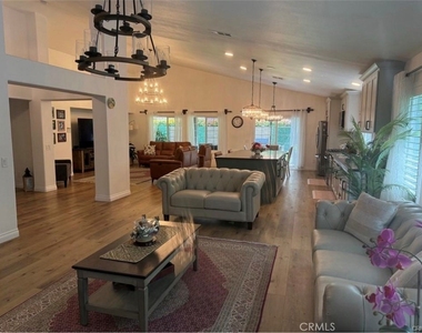 328 Selkirk - Photo Thumbnail 3